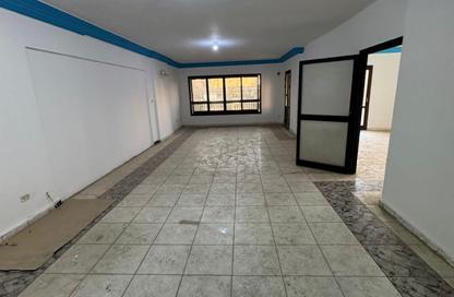 Office Space - 5 Bedrooms - 3 Bathrooms for rent in Samir Abdel Raouf St. - 8th Zone - Nasr City - Cairo