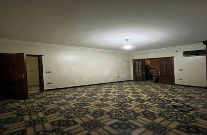 شقة - 4 غرف نوم - 2 حمامات للبيع في شارع شهاب - المهندسين - الجيزة