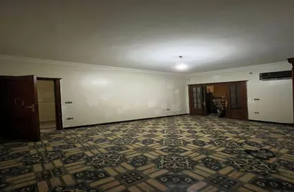 شقة - 4 غرف نوم - 2 حمامات للبيع في شارع شهاب - المهندسين - الجيزة