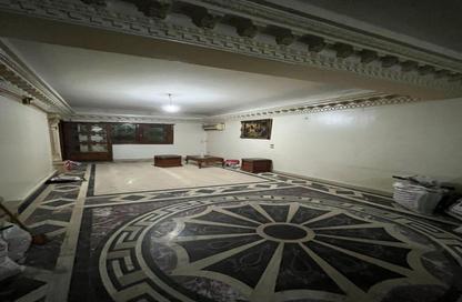 شقة - 4 غرف نوم - 2 حمامات للبيع في شارع شهاب - المهندسين - الجيزة