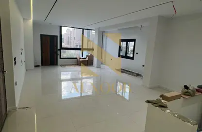 شقة - 3 غرف نوم - 3 حمامات للبيع في شارع البستان - الحي التاسع - الشيخ زايد - الجيزة