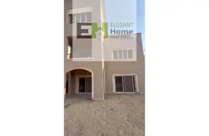 فيلا - 5 غرف نوم - 4 حمامات للبيع في سيليستا هيلز - اب تاون كايرو - المقطم - القاهرة