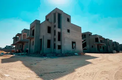 فيلا - 3 غرف نوم - 3 حمامات للبيع في الكارما جيتس - مدينة زايد الجديدة - الشيخ زايد - الجيزة