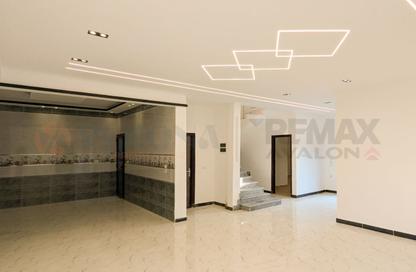 Villa - 4 - 5 for sale in Mehwar Al Taameer Road - King Mariout - Hay Al Amereyah - Alexandria