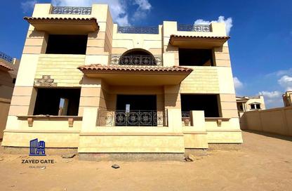 Villa - 5 Bedrooms - 5 Bathrooms for sale in Royal City - Sheikh Zayed Compounds - Sheikh Zayed City - Giza