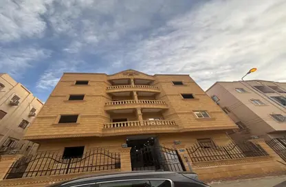 شقة - 3 غرف نوم - 2 حمامات للبيع في المجاورة الاولي - المنطقة التاسعة - مدينة الشروق - القاهرة