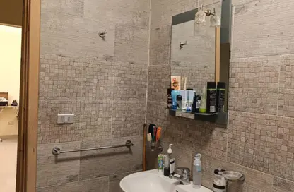 شقة - 3 غرف نوم - 2 حمامات للبيع في المجاورة الرابعة - المنطقة الرابعة - مدينة الشروق - القاهرة