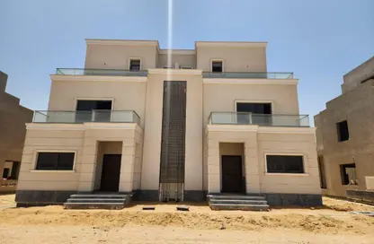 Townhouse - 3 Bedrooms - 2 Bathrooms for sale in Naia West - Sheikh Zayed Compounds - Sheikh Zayed City - Giza
