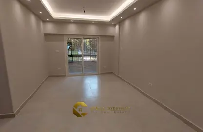 شقة - 3 غرف نوم - 2 حمامات للبيع في شارع 10 - الحي الاول - الشيخ زايد - الجيزة