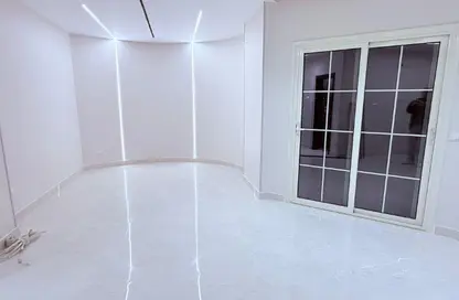 شقة - 3 غرف نوم - 3 حمامات للايجار في المستشارين - المستثمرين الشمالية - مدينة القاهرة الجديدة - القاهرة