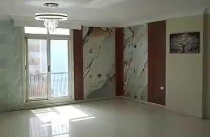 شقة - 4 غرف نوم - 3 حمامات للبيع في شارع ابو المحاسن الشاذلي - العجوزة - الجيزة