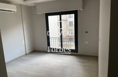 Apartment - 3 Bedrooms - 3 Bathrooms for rent in Village West - Sheikh Zayed Compounds - Sheikh Zayed City - Giza