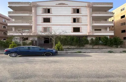 شقة - 3 غرف نوم - 2 حمامات للبيع في المجاورة الاولي - المنطقة الرابعة - مدينة الشروق - القاهرة