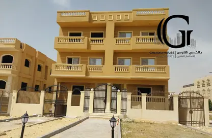 شقة - 3 غرف نوم - 2 حمامات للبيع في المجاورة الثانية - الحي الثالث شرق - مدينة الشروق - القاهرة