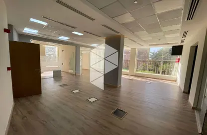 مساحات مكتبية - 4 غرف نوم - 2 حمامات للايجار في مركز أعمال كيرنيل - شارع التسعين الشمالي - التجمع الخامس - مدينة القاهرة الجديدة - القاهرة