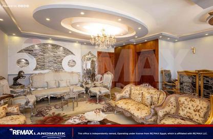 Apartment - 5 Bedrooms - 2 Bathrooms for sale in Al Geish Road - Cleopatra - Hay Sharq - Alexandria