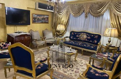 Apartment - 3 Bedrooms - 1 Bathroom for sale in Moez Al Dawla St. - 6th Zone - Nasr City - Cairo