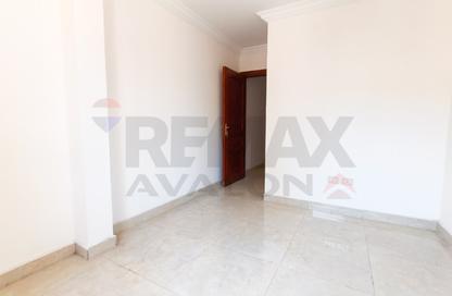 Apartment - 2 Bedrooms - 1 Bathroom for rent in Doctor Abd Al Hameed Sayed St. - Azarita - Hay Wasat - Alexandria