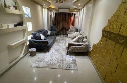 شقة - 3 غرف نوم - 2 حمامات للبيع في طريق الجيش - كامب شيزار - حي وسط - الاسكندرية