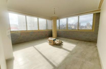 Apartment - 3 Bedrooms - 1 Bathroom for rent in El Mansheya - Hay El Gomrok - Alexandria