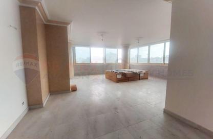 Apartment - 3 Bedrooms - 1 Bathroom for rent in El Mansheya - Hay El Gomrok - Alexandria