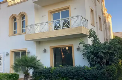 Twin House - 4 Bedrooms - 4 Bathrooms for sale in Greens - 6th District - Sheikh Zayed City - Giza