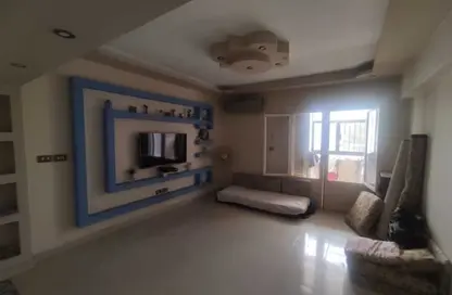 شقة - 3 غرف نوم - 2 حمامات للبيع في وادي الربيع - الحي الثالث غرب - مدينة الشروق - القاهرة