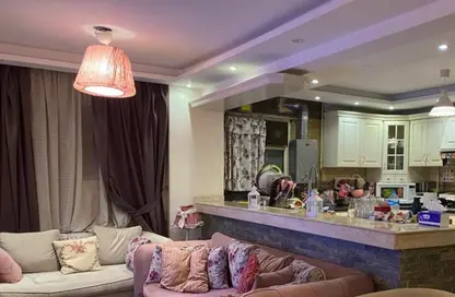 شقة - 4 غرف نوم - 3 حمامات للبيع في شارع مصطفي النحاس - المنطقة السادسة - مدينة نصر - القاهرة