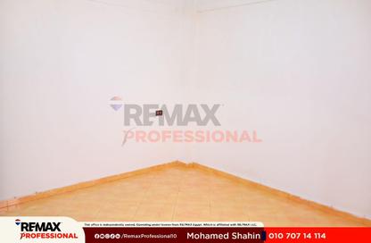 Apartment - 2 Bedrooms - 1 Bathroom for rent in Al Mosheer Ahmed Ismail St. - Sidi Gaber - Hay Sharq - Alexandria