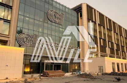 طابق كامل - استوديو - 4 حمامات للبيع في وان ناينتي مول - شارع التسعين الجنوبي - التجمع الخامس - مدينة القاهرة الجديدة - القاهرة