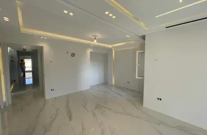 Penthouse - 4 Bedrooms - 4 Bathrooms for sale in Village West - Sheikh Zayed Compounds - Sheikh Zayed City - Giza