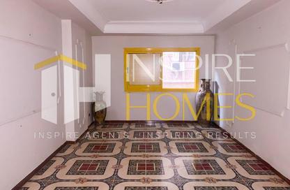 Apartment - 3 Bedrooms - 1 Bathroom for rent in Zezenia - Hay Sharq - Alexandria