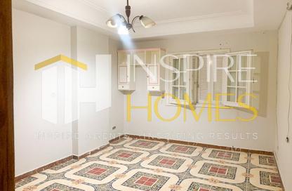 Apartment - 3 Bedrooms - 1 Bathroom for rent in Zezenia - Hay Sharq - Alexandria
