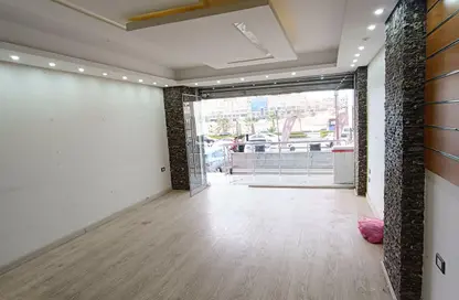 Show Room - Studio - 1 Bathroom for rent in Central Axis - 5th District - 6 October City - Giza