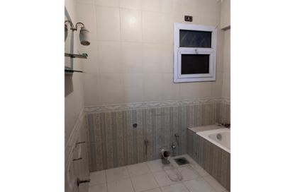Apartment - 4 Bedrooms - 3 Bathrooms for sale in Moez Al Dawla St. - 6th Zone - Nasr City - Cairo