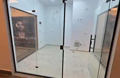 محل تجاري - استوديو للايجار في مدينة الشروق - القاهرة