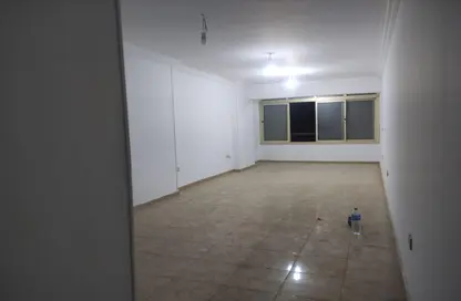 Apartment - 3 Bedrooms - 1 Bathroom for rent in Taha Hussein St. - El Nozha El Gadida - El Nozha - Cairo