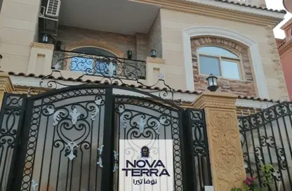 فيلا - 8 غرف نوم - 8 حمامات للبيع في الياسمين - الحي الرابع عشر - الشيخ زايد - الجيزة