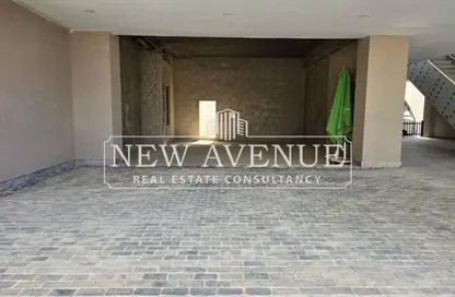 محل - استوديو - 1 حمام للايجار في كمبوند فيلدج جاردن القطامية - كمبوندات التجمع الخامس - التجمع الخامس - مدينة القاهرة الجديدة - القاهرة