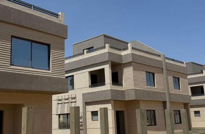 Villa - 3 Bedrooms - 4 Bathrooms for sale in Waslet Dahshur Road - Green Belt - 6 October City - Giza