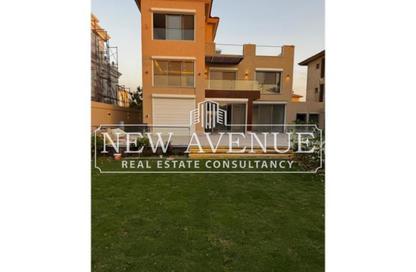 Villa - 3 Bedrooms - 1 Bathroom for sale in Royal City - Sheikh Zayed Compounds - Sheikh Zayed City - Giza