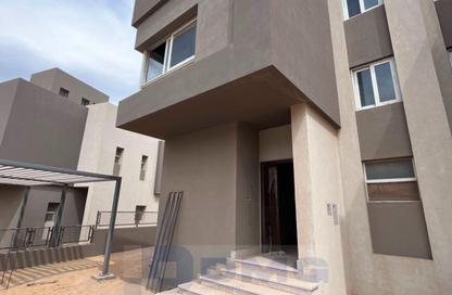 Townhouse - 3 Bedrooms - 4 Bathrooms for sale in Etapa - Sheikh Zayed Compounds - Sheikh Zayed City - Giza