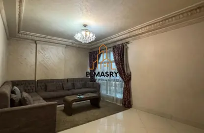 شقة - 3 غرف نوم - 2 حمامات للايجار في شارع الثوره - الدقي - الجيزة