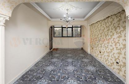 Apartment - 2 Bedrooms - 1 Bathroom for sale in Moharam Bek St. - Moharam Bek - Hay Wasat - Alexandria