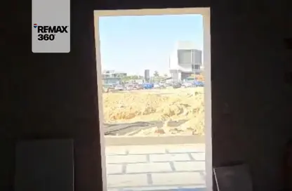 بناية كاملة - استوديو - 5 حمامات للبيع في شارع التسعين - التجمع الخامس - مدينة القاهرة الجديدة - القاهرة