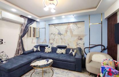 Apartment - 2 Bedrooms - 1 Bathroom for sale in Al Hilton St. - Smouha - Hay Sharq - Alexandria