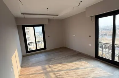 Apartment - 3 Bedrooms - 3 Bathrooms for sale in Village West - Sheikh Zayed Compounds - Sheikh Zayed City - Giza