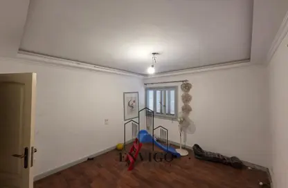 شقة - 3 غرف نوم - 2 حمامات للبيع في طريق النصر - المنطقة السادسة - مدينة نصر - القاهرة