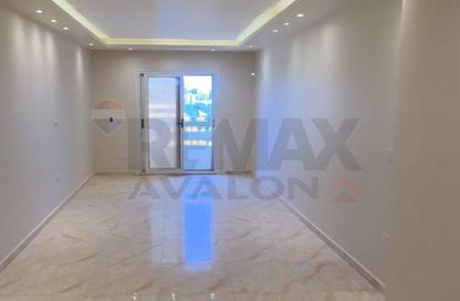 Apartment - 3 Bedrooms - 2 Bathrooms for sale in Al Nasr St. - Smouha - Hay Sharq - Alexandria