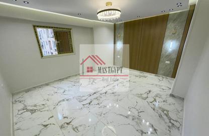 Apartment - 2 Bedrooms - 3 Bathrooms for sale in Gameat Al Dewal Al Arabeya St. - Mohandessin - Giza